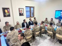 Vali Akbiyik Ve Jandarma Genel Komutani Orgeneral Çetin Iftarini Mehmetçikle Açti Haberi