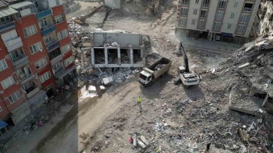 Malatya'da Enkaz Kaldirma Çalismalari Sürüyor