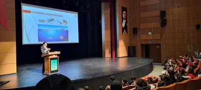 Ögrencilere 'Vektörle Kültürel Mücadele' Egitimi