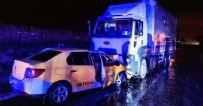 GÖZLEK - Taksi ile tır kafa kafaya çarpıştı: 1 ölü 4 yaralı
