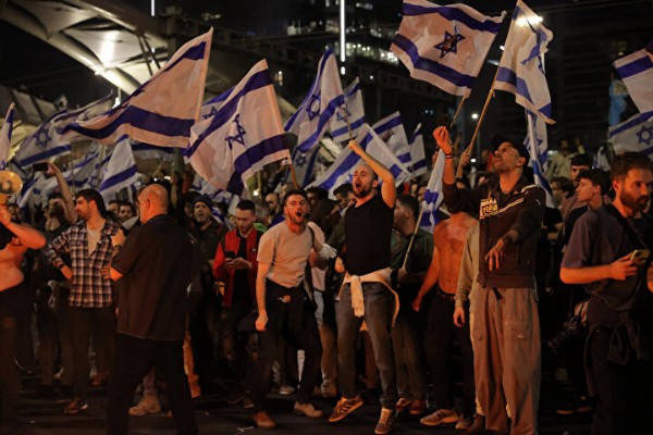 Altı partili koalisyonun yönettiği İsrail karıştı: Darbe endişesi var
