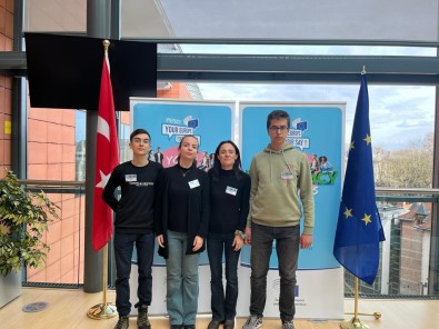 Aydin Lisesi Brüksel'de Yapilan Çalistayda Türkiye'yi Temsil Etti