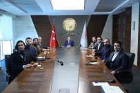 Bu Elektrikli Otomobili 16 Yasindaki Gençler Kullanabilecek...