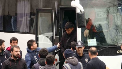 'Çekilisle Cep Telefonu Kazandiniz' Diyerek 1,5 Milyon Lira Dolandirdilar