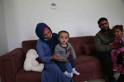 Depremzede Aile 50 Gün Sonra Bebeklerine Kavustu