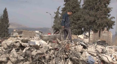 Depremzede O Anlari Anlatti Açiklamasi Ailece Asagi Indiler, 5 Dakika Sonra Bina Çöktü