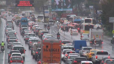 Istanbul'da Yagmurda Trafik Yogunlugu Yüzde 65'E Ulasti
