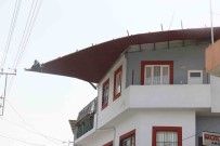 Adana'da Firtina Çatilari Uçurdu, Agaçlari Devirdi, Elektrik Tellerini Kopardi