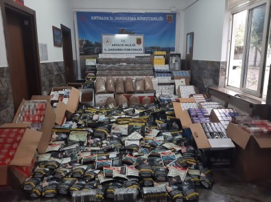 Antalya'da Yarim Tona Yakin Kaçak Tütün Ele Geçirildi