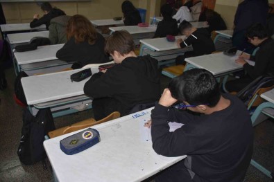 Bursa'da LGS Ve TYT Simülasyonuna 55 Bin Ögrenci Katildi