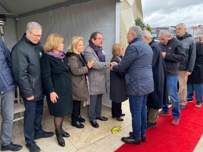 Ersin Arioglu Üsküdar'da Son Yolculuguna Ugurlandi