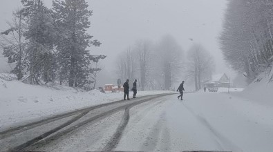 Kocayayla Geçidi, Yogun Kar Yagisi Nedeniyle Agir Vasitalara Geçit Vermedi