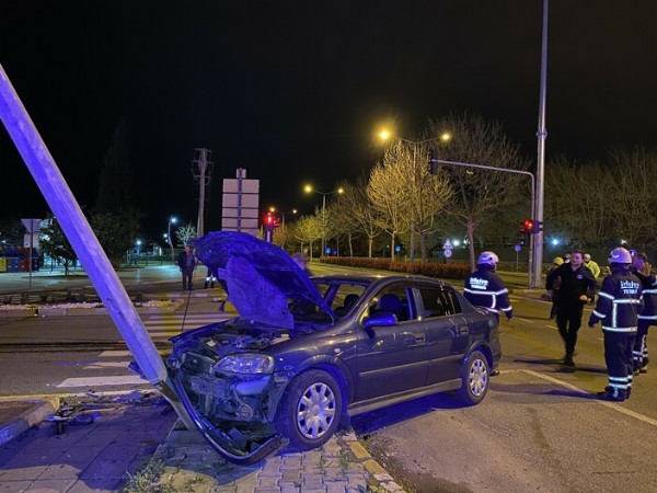 Tekirdağ'da iki otomobil çarptıştı: 5 yaralı