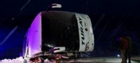  KAR - Erzincan'da yolcu otobüsü devrildi! 2 kişi öldü, 21 kişi yaralandı