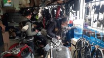 Istanbul'da Oto Hirsizlik Büro Amirligi Ekiplerinden Motosiklet Tamircilerine Denetim