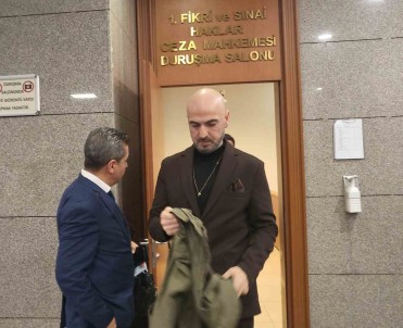 Sarkici Soner Sarikabadayi'nin 'Melodi Asirdigi' Iddiasiyla Yargilanmasina Devam Edildi