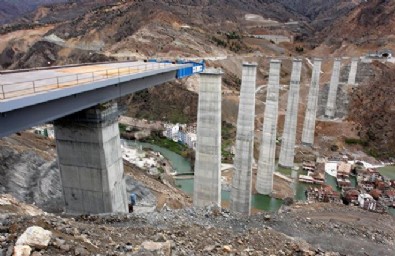 Yusufeli Barajı'nda su seviyesi 91 metreye yükseldi: Binaların bir bölümü görünmez oldu