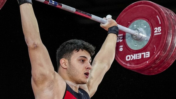 Genç halterci Kerem Kurnaz dünya şampiyonu
