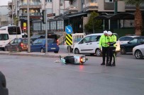 Aydinlatma Diregine Çarpan Motosiklet Sürücüsü Agir Yaralandi