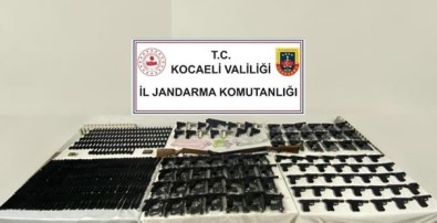 Kocaeli'de Bir Ayda 28 Silah Ve 835 Silah Parçasi Ele Geçirildi