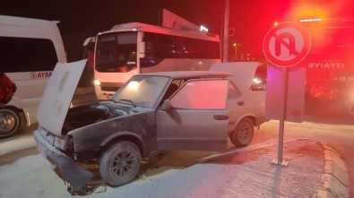 Seyir Halindeki Aracin Motor Kisminda Yangin Çikti