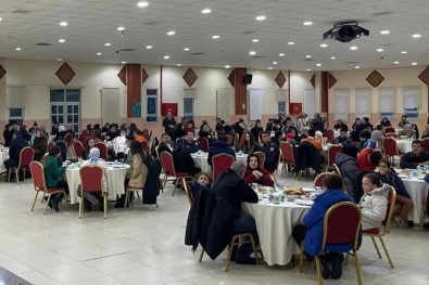 Simav'da Depremzedeler Iftar Yemeginde Bir Araya Geldi