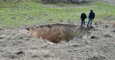 Yer Sivas: Depremler sonrası oluşan obruk böyle görüntülendi