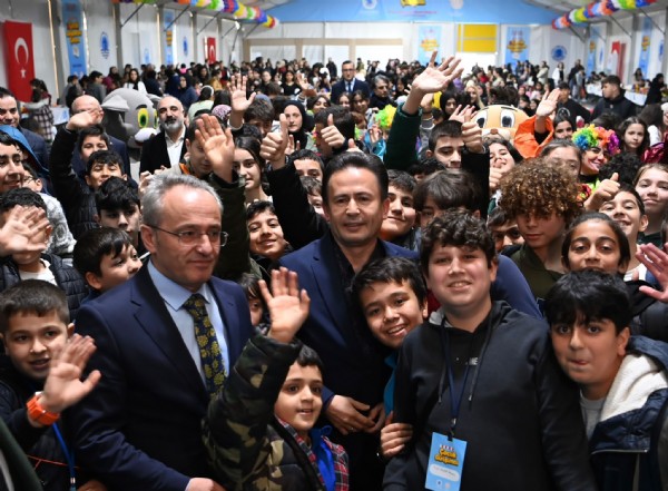 Tuzla'da Çocuk Girişimciler Çarşısı depremzede aileler için açıldı