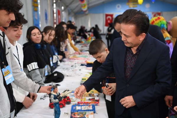Tuzla'da Çocuk Girişimciler Çarşısı depremzede aileler için açıldı