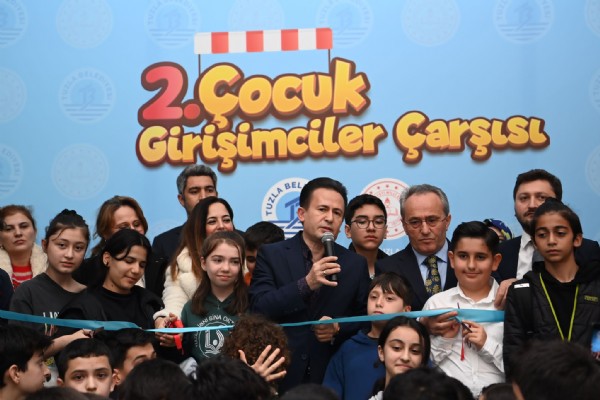 Tuzla'da Çocuk Girişimciler Çarşısı depremzede aileler için açıldı