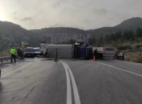 Antalya'da Zincirleme Trafik Kazasi Açiklamasi 2 Yarali