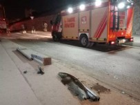  BAŞAKŞEHİR - Başakşehir'de korkunç kaza! Demirlere saplandı