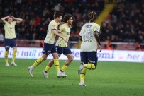 Fenerbahçe'nin Deplasmandaki Yenilmezlik Serisi 5 Maça Çikti