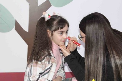 Igdir'da Depremzede Çocuklar Için Eglence Programi Düzenlendi