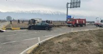 GENÇALİ KÖYÜ - Isparta'da otomobil ile minibüs çarpıştı: 1 ölü, 2 yaralı
