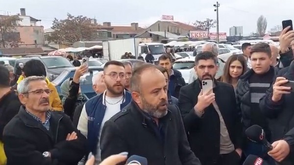 Saadet Partisi Genel Merkezi önünde Meral Akşener'e tepki gösterildi