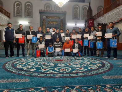 Köycegiz'de Kur'an Ögrenen Kursiyerler Belge Aldi