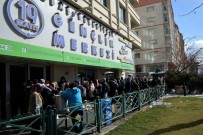 Bin Genç Ayni Anda Kayit Oldu