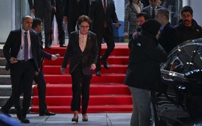 Fondaş medya yine Akşener'i hedef aldı! 'Kazanacak aday reklam arasında bulundu'