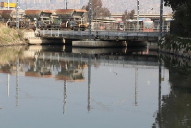 Kuraklığın İzmir'e etkisi... Körfez mart ayında kokmaya başladı