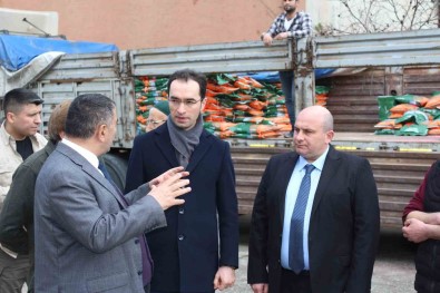 Çiftçilere Yem Bitkisi Tohumu Dagitildi