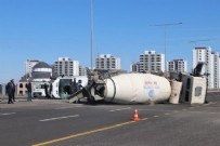 DİYARBAKIR - Diyarbakır'da korkunç kaza: Minibüs ile beton mikseri çarpıştı, 2 ağır yaralı!