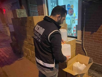 Istanbul'da Dezenfektan Diye Satilan 3 Ton 150 Litre Alkollü Sivi Ele Geçirildi