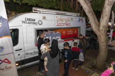 Mersin Büyüksehir Belediyesi Berat Kandili'nde 15 Bin Kandil Simidi Dagitti