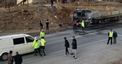 Niğde'de korku dolu anlar: Tır alev alev yandı!
