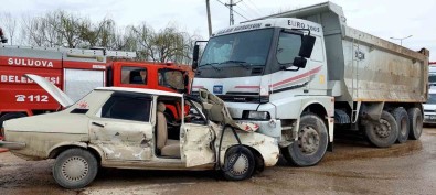 Suluova'da Üç Aracin Karistigi Kazada 2 Yarali