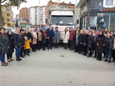 AK Partili Kadinlardan Depremzedelere Anlamli Destek