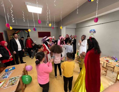 Atatürk Üniversitesi, Depremzede Çocuklar Için Oyun Odasi Olusturdu