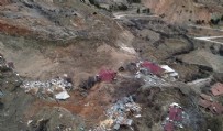  DEPRM SON DAKİKA - Depremde meydana gelen heyelanda evlerin toprak altında kaldığı mezra dron ile görüntülendi