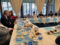 Enkazda Kalan Aile Kendilerini Kurtaran Ekibi Unutmadi